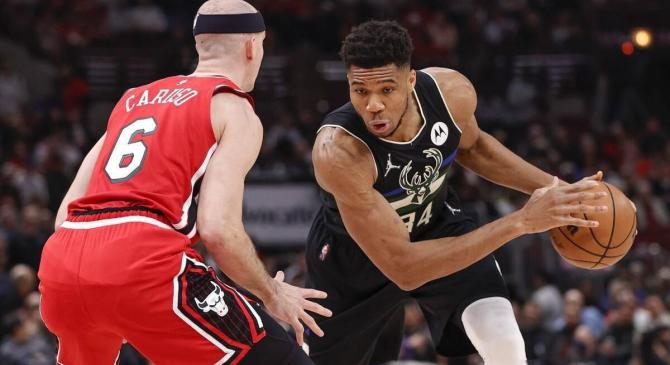 字母哥在公牛比赛中出色发挥，锐不可当引发热议！热度持续攀升