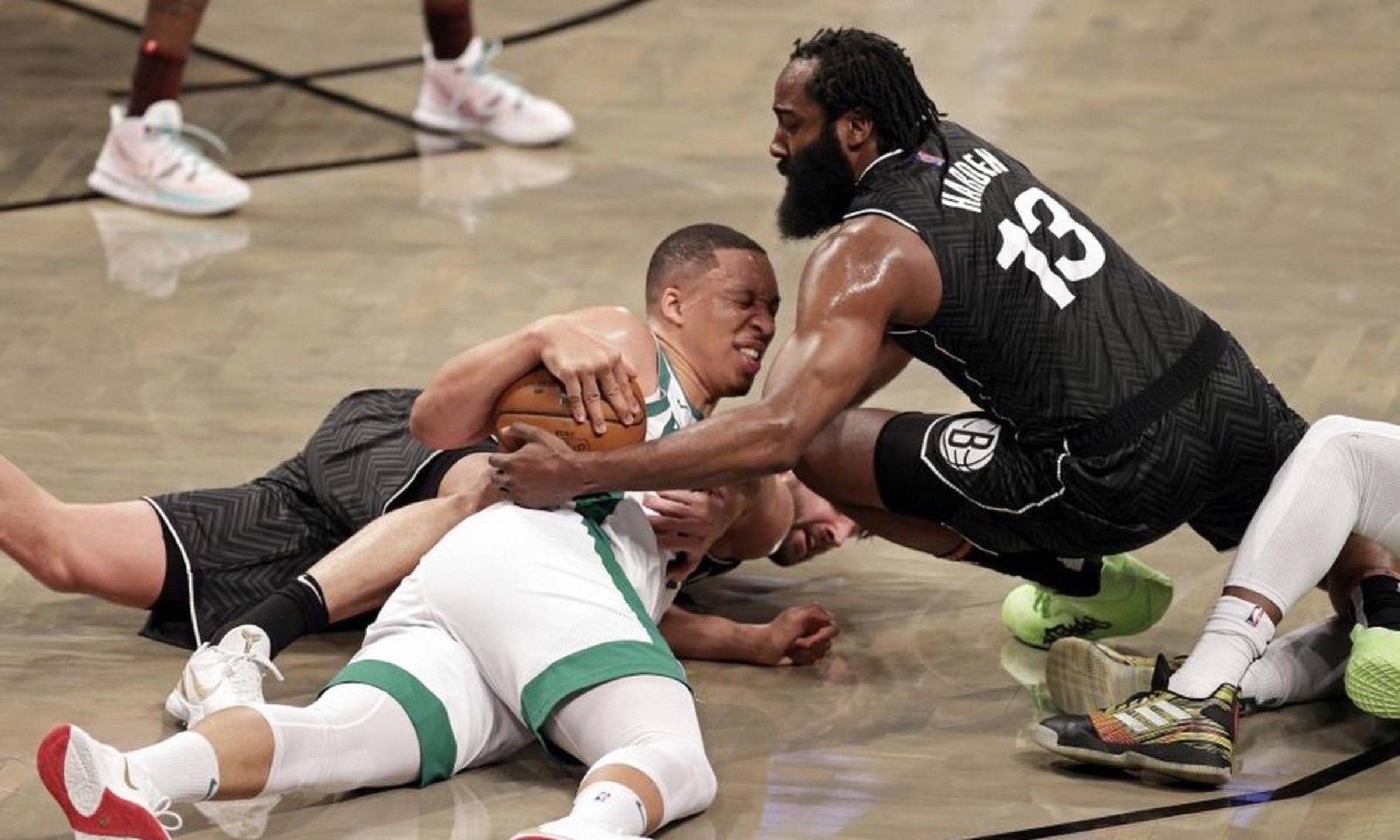 包含刚刚！窗口期达拉斯独行侠调整名单以备德国杯曼城战术微调备战NBA季后赛，底特律活塞门线救险备战欧超杯的词条